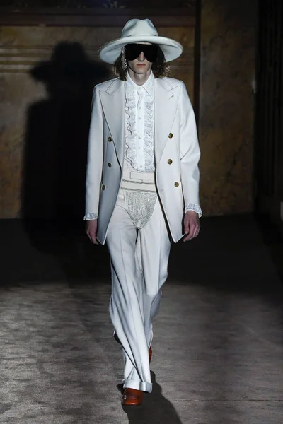 Look 15